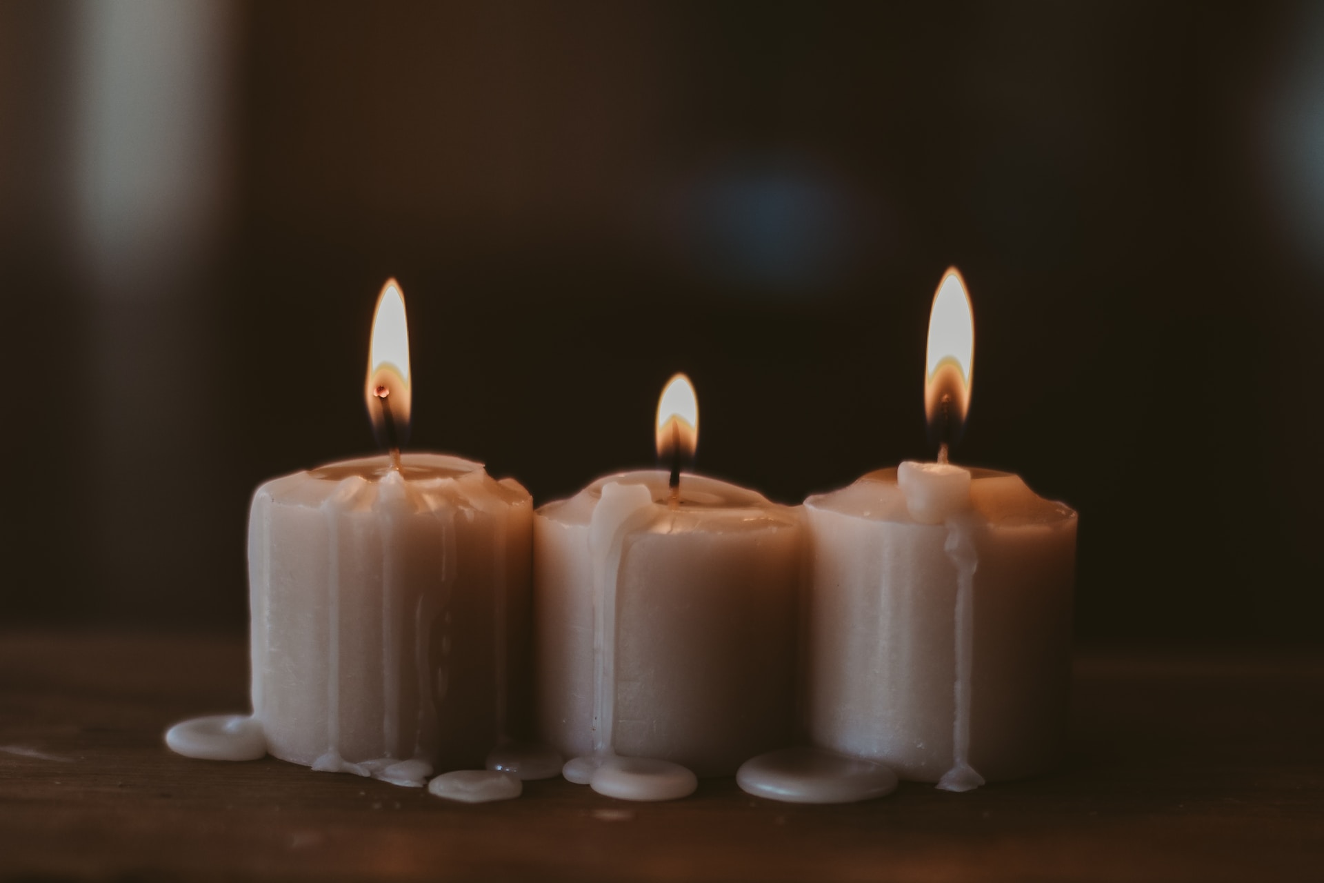 Three candles burning down at comparable rates. burn rate calculator